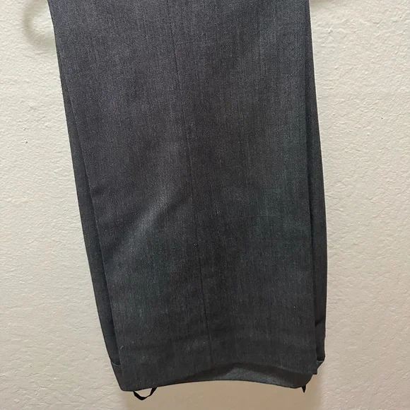 Tahari size 6 suit - jacket and pants! - Picture 4 of 4